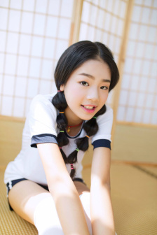 年轻的女老师在线观看